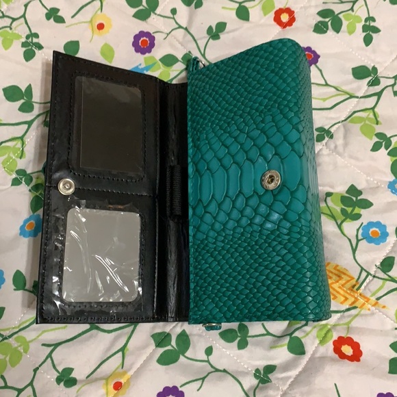 Triangle Purse - Picture 2 of 5